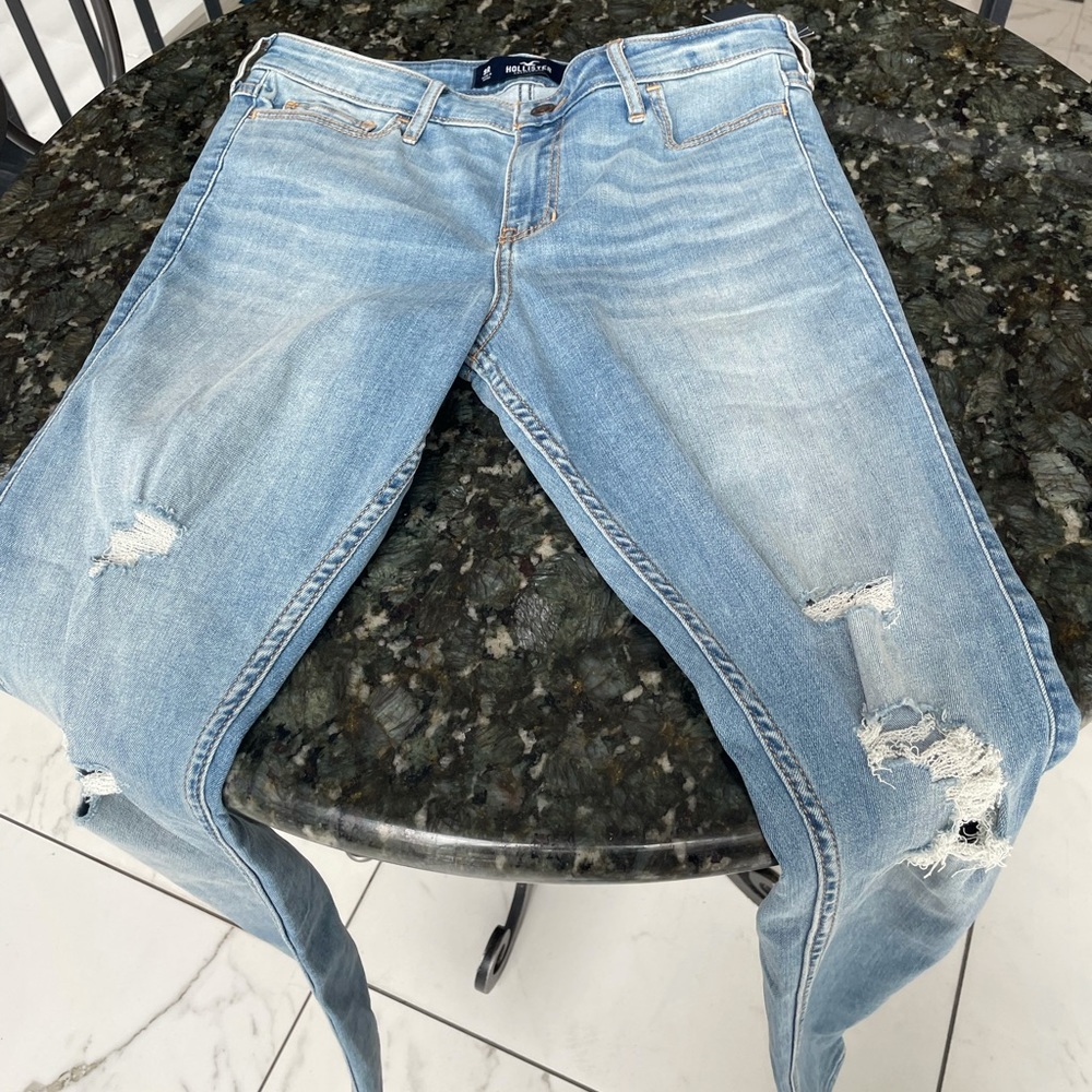 Brand new never worn Hollister jeans
